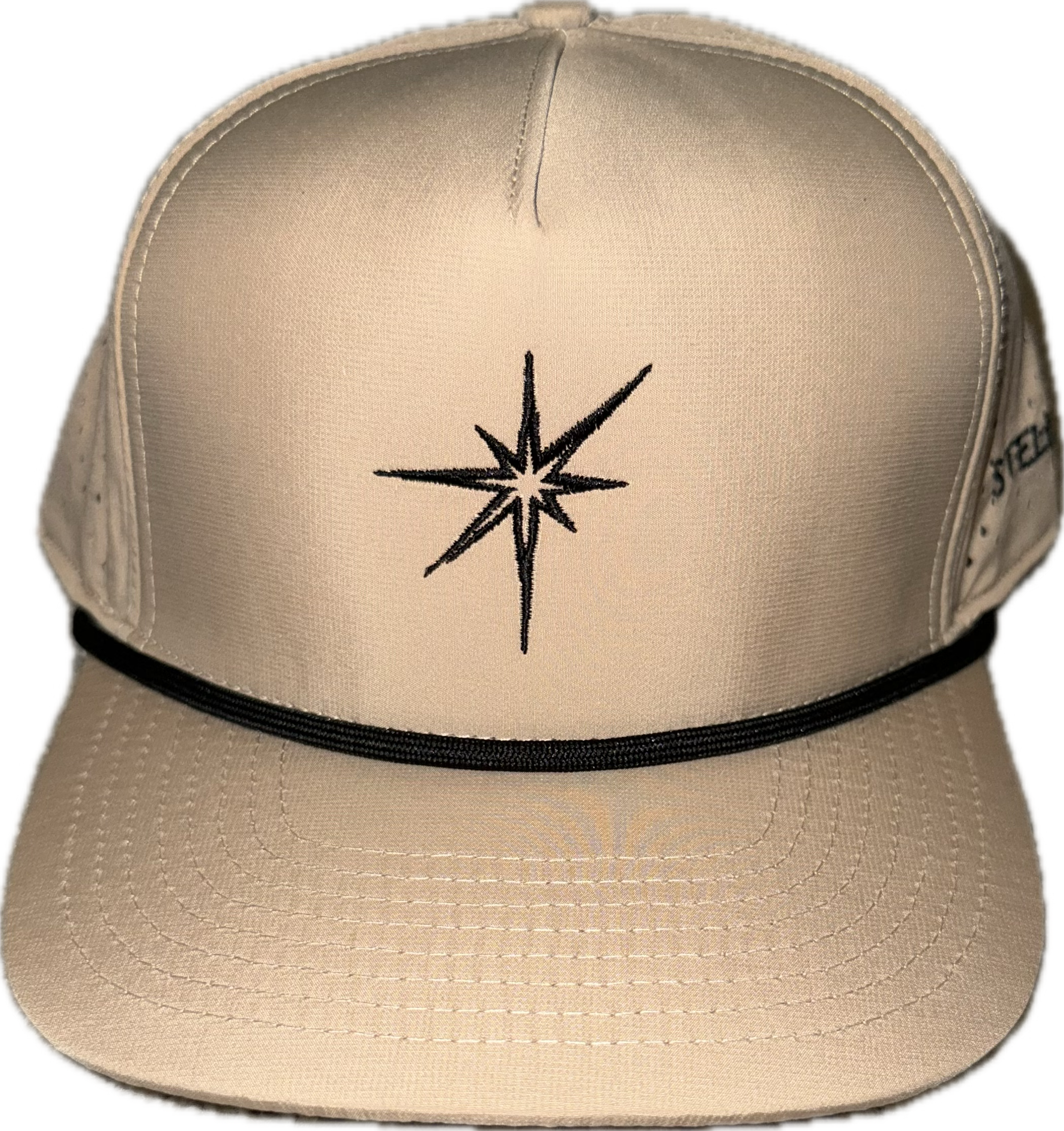 Tan 5 panel rope hat.